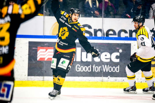 Skellefteås Andrew Calof  jublar
