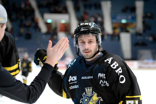 s Daniel Olsson Trkulja jublar