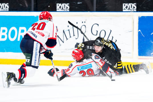 Södertäljes Victor Ahlström och Erik Lindhagen i en