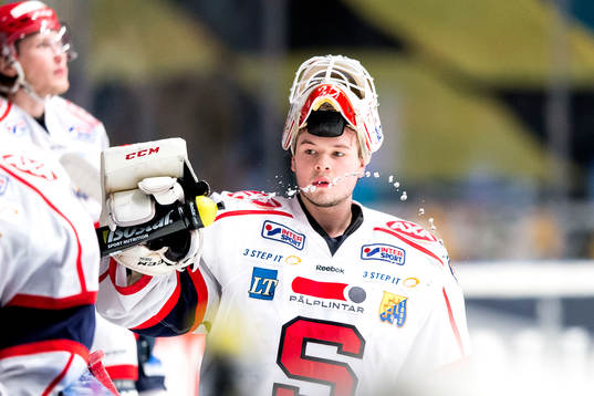 Södertäljes målvakt Christoffer Bengtsberg deppar