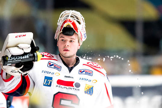 Södertäljes målvakt Christoffer Bengtsberg deppar