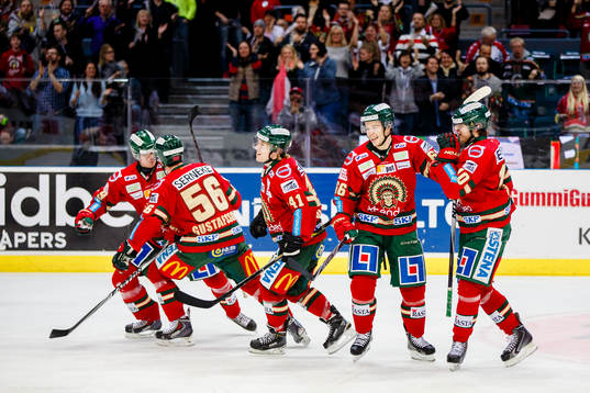 Frölundas spelare jublar