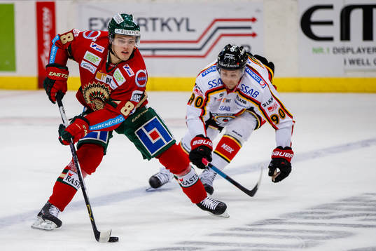 Frölundas Andreas Johnson jagas av Luleås Johan Harju