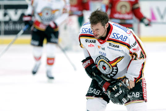Luleås Cam Abbott tvingas lämna isen
