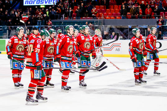 Frölundas spelare tackar publiken