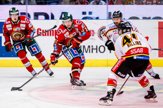 Frölundas Ryan Lasch med pucken