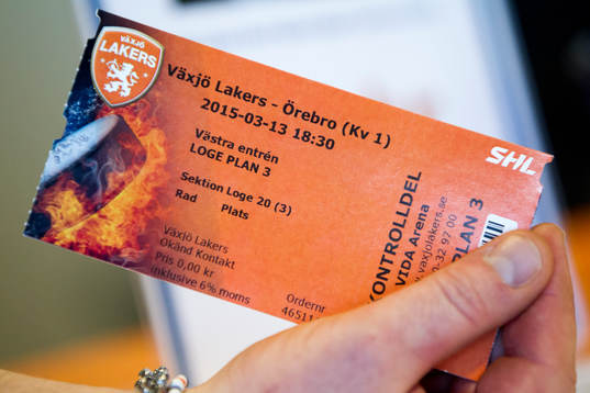 Matchbiljett till ishockeymatchen i SHL-kvartsfinal ett