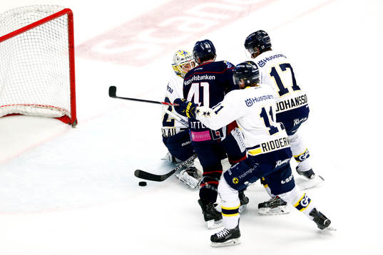 Linköpings Broc Little har en vass målchans