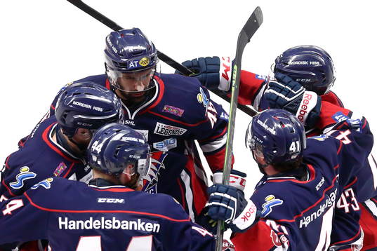 Linköping med bland andra Daniel Rahimi jublar