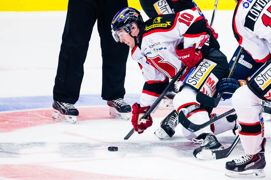 Örebros Derek Ryan med avslagen klubba
