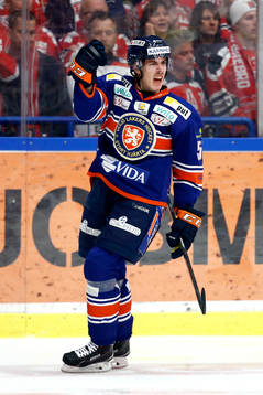 Växjös Sebastian Erixon jublar
