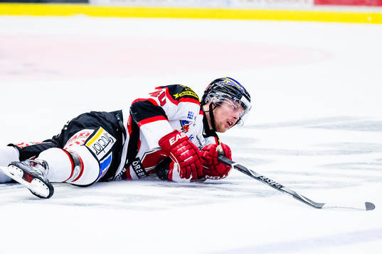 Örebros Anders Eriksson faller