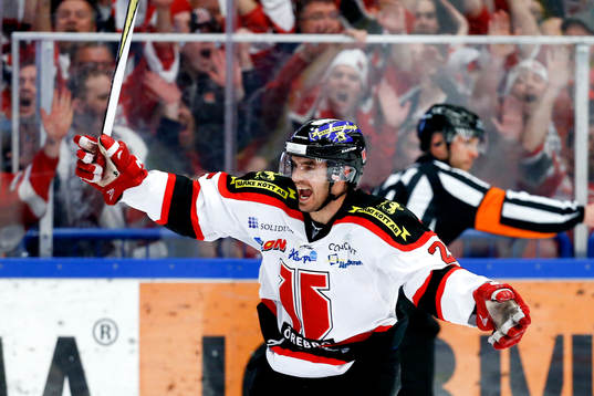 Örebros Martin Johansson jublar