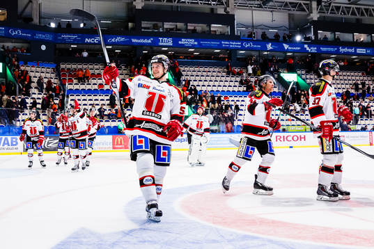 Örebros spelare firar