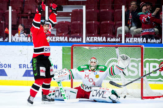 Malmö Redhawks Björn Svensson jublar framför Moras