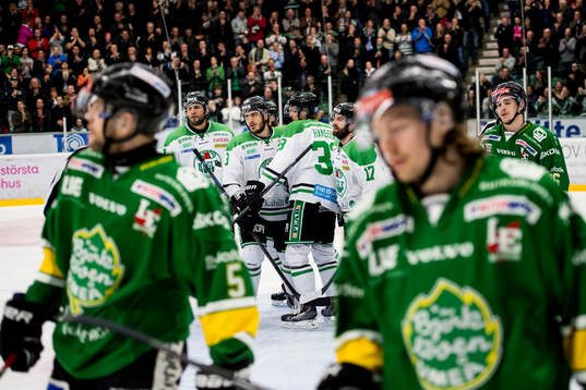 Rögles spelare jublar