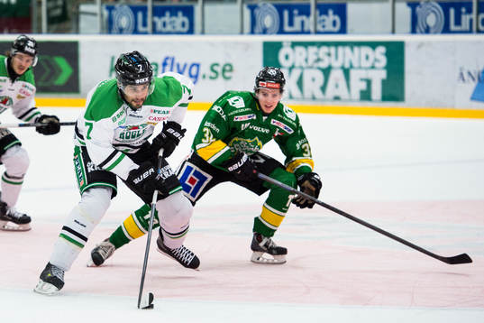 Rögles Andre Deveaux  och Björklövens Rasmus Edström