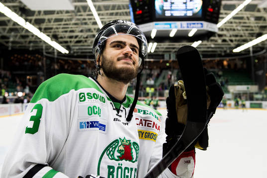 Rögles Almen Bibic och resten av laget tackar publiken