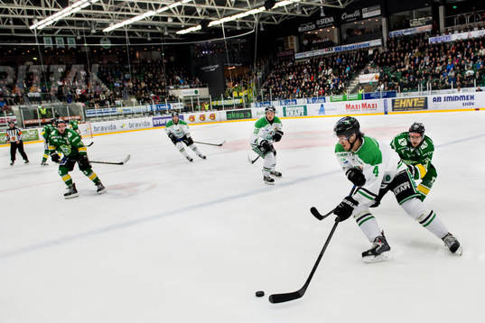 Rögles Alen Bibic med pucken