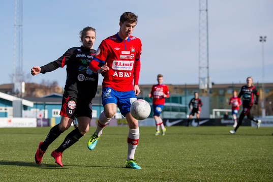 Bläddra bland fler bilder av Fotboll, Träningsmatch, Örgryte - FC Trollhättan