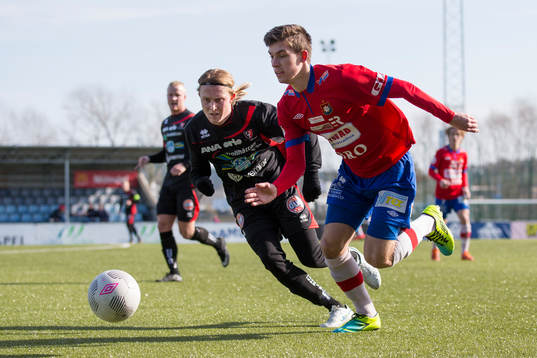 Örgrytes Daniel Paulson steget före Trollhättans Oscar