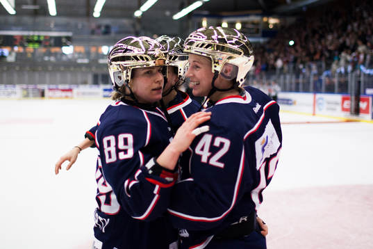 Linköpings Stefanie Marty och Jenni Asserholt jublar