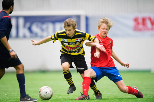 Skiljebos Emil Jonsson (?) i matchen i Tipselit Cup mellan