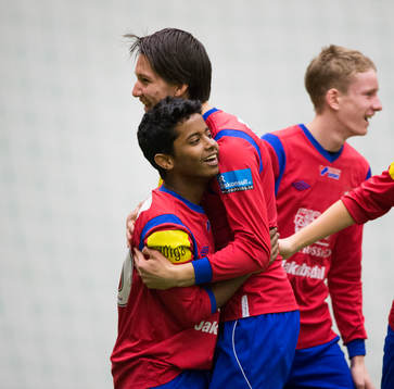 Örgrytes Rashid Mohamed har gjort 1-0 i första