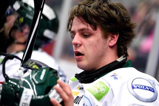 Frölundas Mattias Janmark blöder från näsan