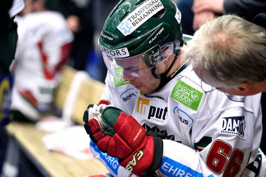 Frölundas Oscar Fantenberg grinar illa