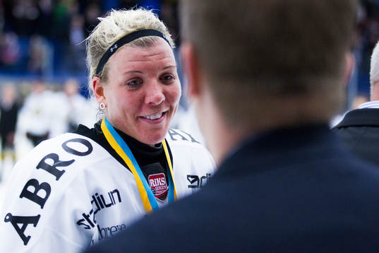 s Helene Martinsen tar emot silvermedaljen