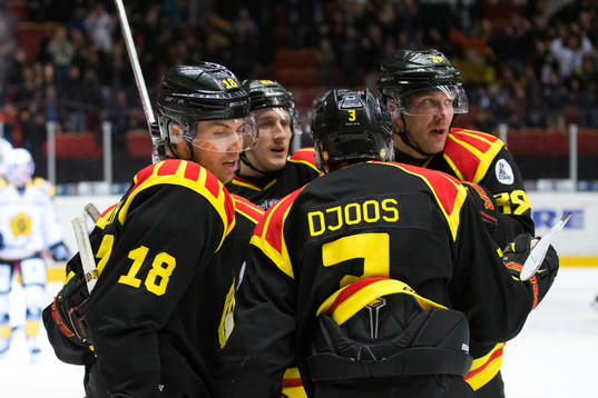 Brynäs Anton Rödin till vänster och Brynäs Jonas