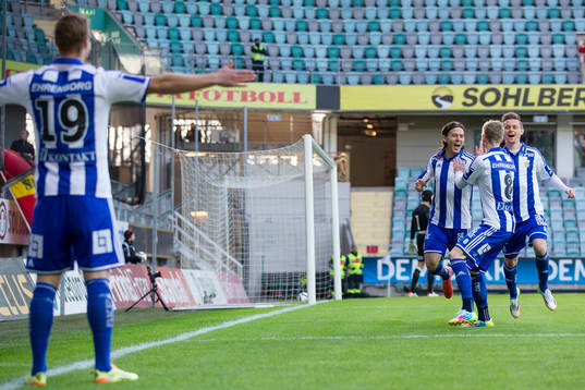 IFK Göteborgs Gustav Engvall jublar vid hörnflaggan