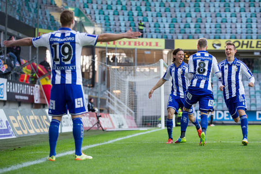 IFK Göteborgs Gustav Engvall jublar vid hörnflaggan