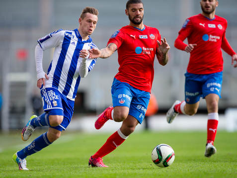 IFK Göteborgs Jakob Ankersen före Helsingborgs Victor