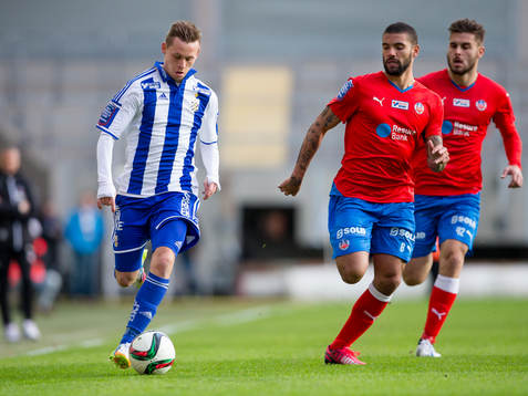 IFK Göteborgs Jakob Ankersen före Helsingborgs Victor