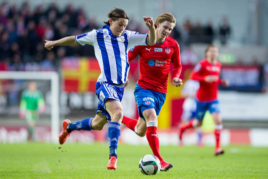 IFK Göteborgs Lasse Vibe före Helsingborgs Emil Krafth