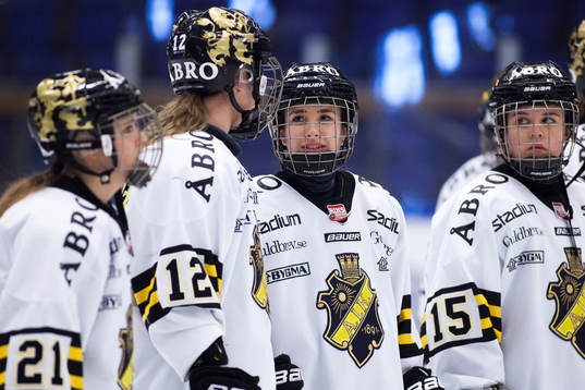 s Emmy Alasalmi, Sabina Küller, Martina Brolin och