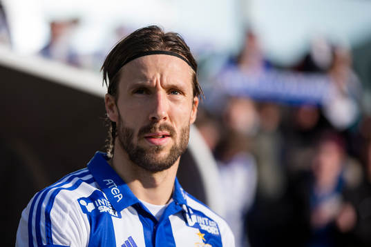 IFK Göteborgs Mattias Bjärsmyr på väg in till