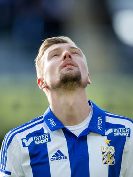 IFK Göteborgs Sebastian Eriksson tar in atmosfären innan