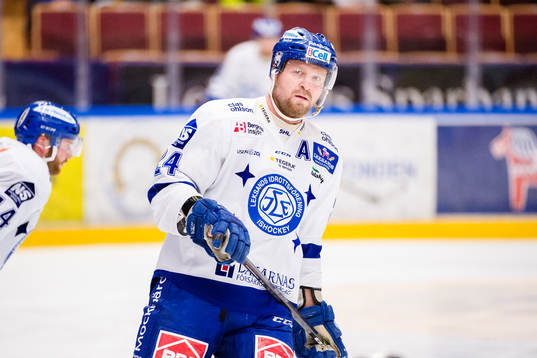 Leksands Jonas Frögren före ishockeymatchen i kvalet till