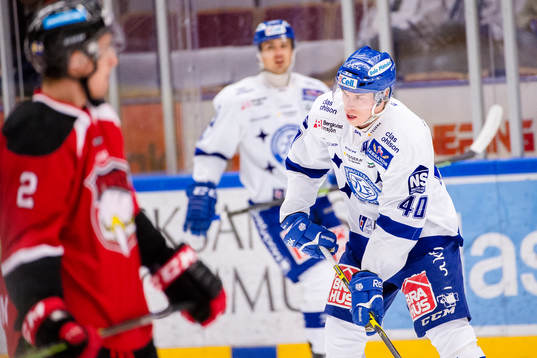 Leksands Tomi Sallinen före ishockeymatchen i kvalet till
