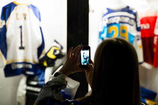 Stefan Livs tröja fotograferas av supporter