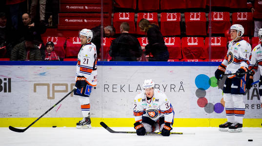 Växjös Nick Johnson och Växjös Cory Murphy värmer upp
