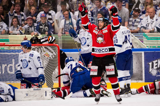Malmö Redhawks Björn Svensson jublar