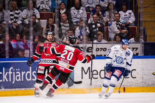 Malmö Redhawks Eric Himelfarb jublar ihop med Henrik Hetta