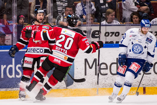Malmö Redhawks Eric Himelfarb jublar ihop med Henrik Hetta