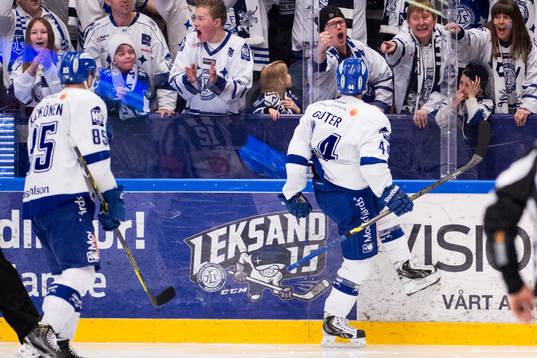 Leksands Mattias Guter jublar mot publiken
