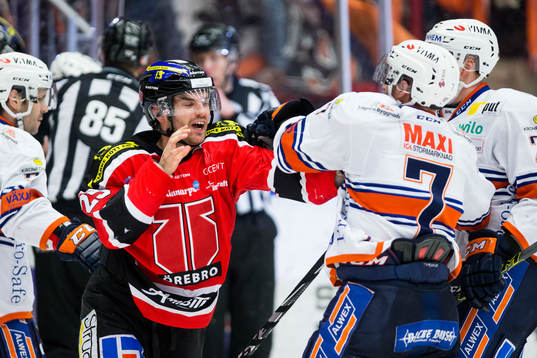 Örebros Martin Johansson i slagsmål med Växjös Jeff