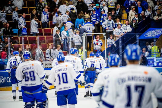 Leksands supportrar deppar när Leksands spelare lämnar
